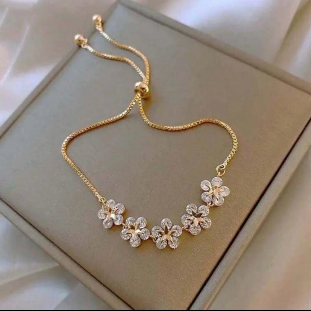 Elegant Gold Flower Bracelet